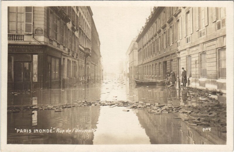 Carte postale ancienne Inondations 1910 Paris Rue de l'Universite