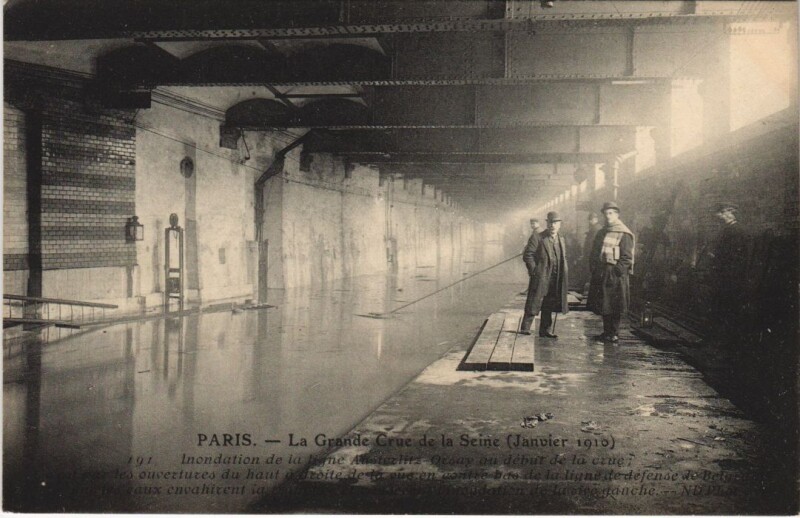 Carte postale ancienne Inondations 1910 Paris Ligne Austerlitz-Orleans