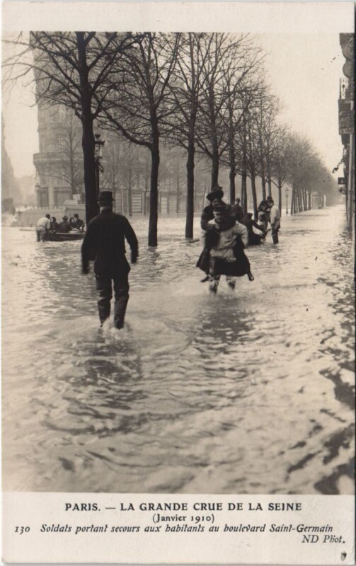 Carte postale ancienne Inondations 1910 Paris Boulevard Saint-Germain