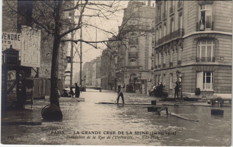 Carte postale ancienne Inondations 1910 Paris Rue de l'Universite