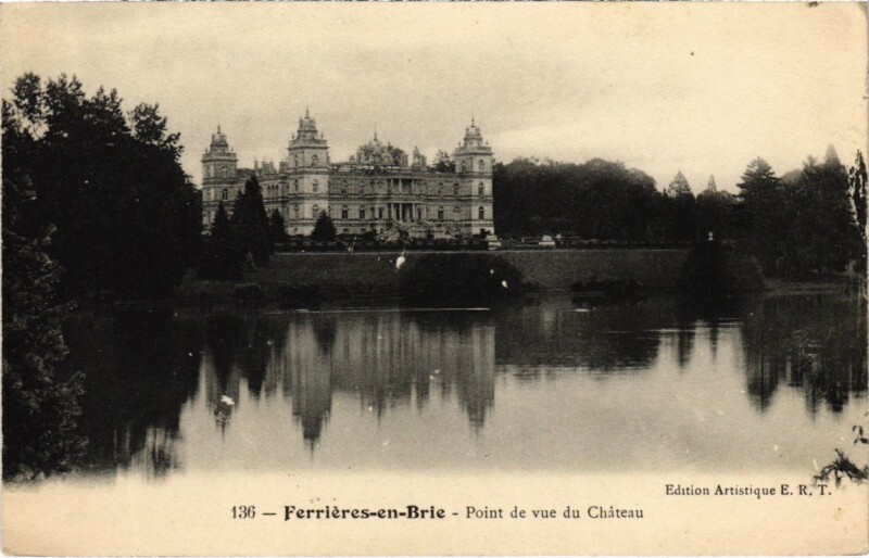Carte postale ancienne Ferrieres-en-Brie - Point de Vue du Chateau à Ferrières-en-Brie