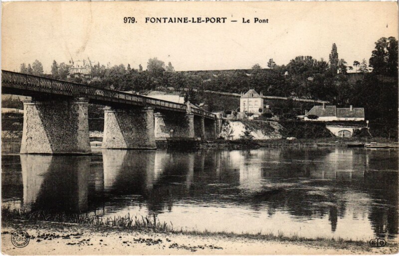 Carte postale ancienne Fontaine-le-Port - Le Pont à Fontaine-le-Port