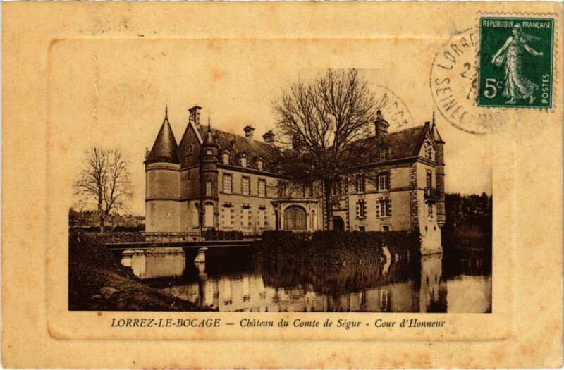 Carte postale ancienne Lorrez-le-Bocage - Chateau du Comte de Segur - Cour d'Honneur