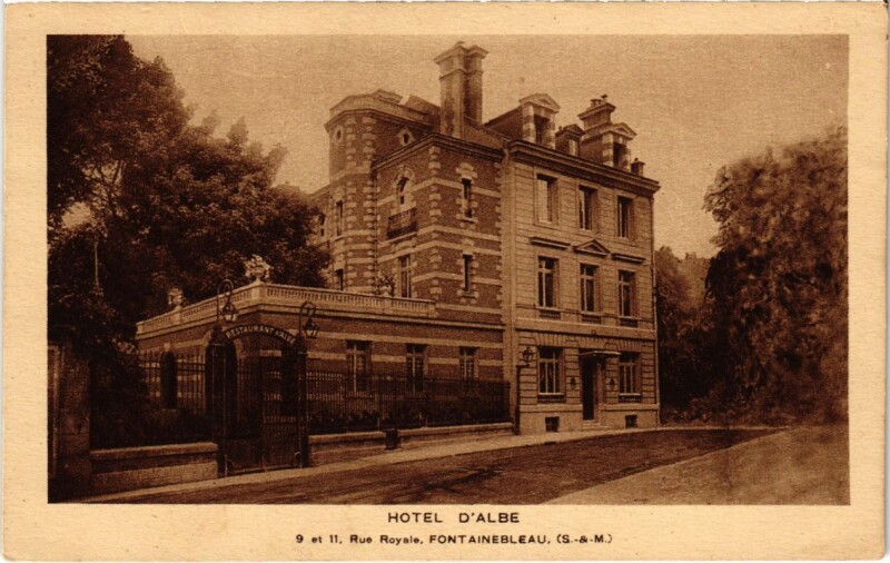 Carte postale ancienne Fontainebleau - - Hotel d'Albe - Rue Royale 9 et 11 à Fontainebleau