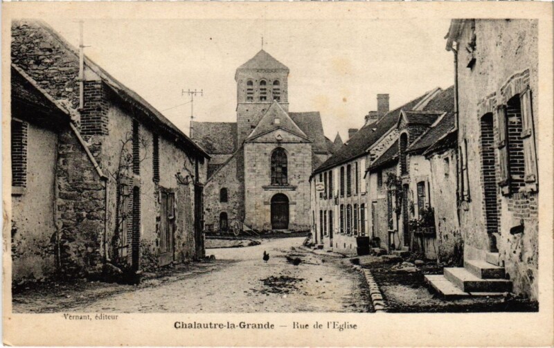 Carte postale ancienne Chalautre-la-Grande - Rue de l'Eglise à Chalautre-la-Grande