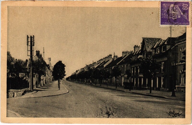Carte postale ancienne Souppes-sur-Loing - Rue de Paris à Souppes-sur-Loing