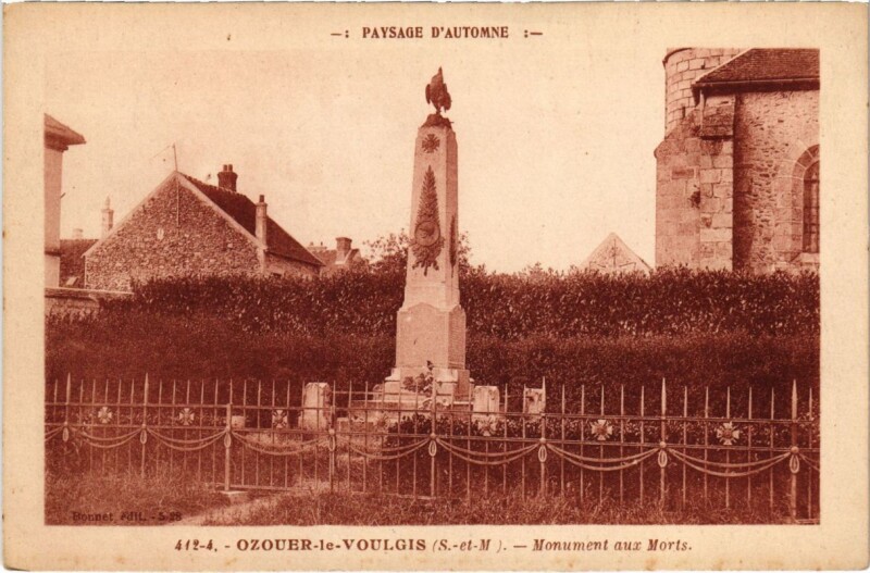 Carte postale ancienne Ozouer-le-Voulgis - Monument aux Morts à Ozouer-le-Voulgis