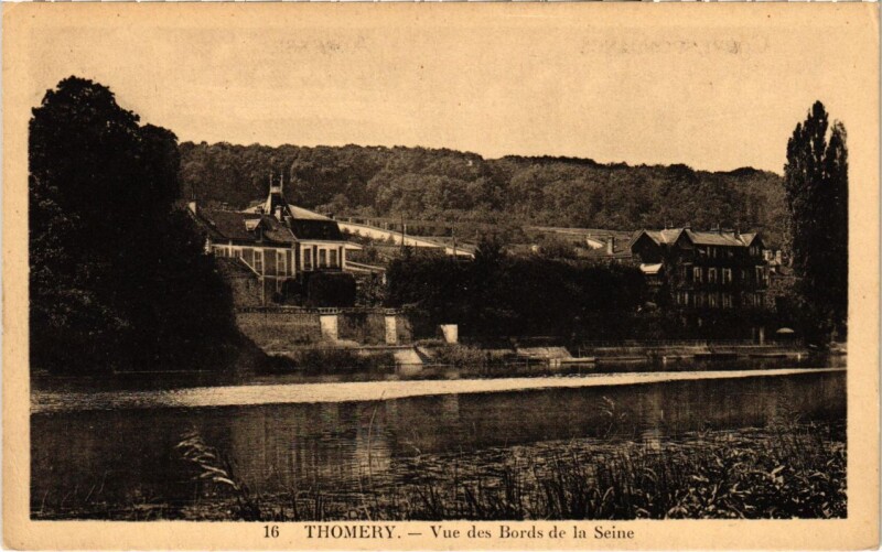 Carte postale ancienne Thomery - Vue des Bords de la Seine à Thomery