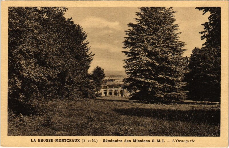 Carte postale ancienne La Brosse-Montceaux - Seminaires des Missions - L'Orangerie à La Brosse-Montceaux