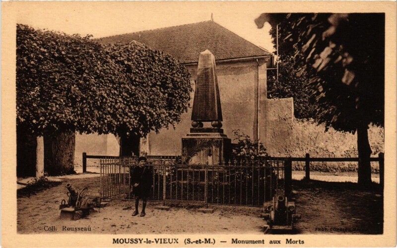 Carte postale ancienne Moussy-le-Vieux - Monument aux Morts à Moussy-le-Vieux