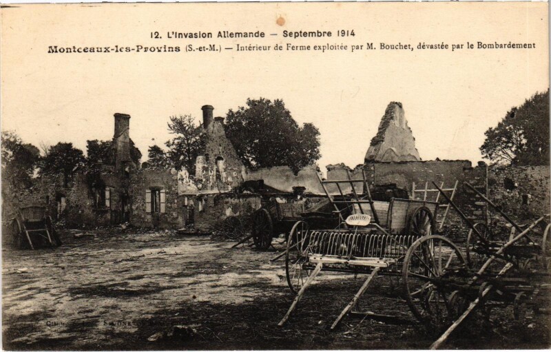 Carte postale ancienne Militaire - Montceaux-les-Provins - Interieur de Ferme à Provins