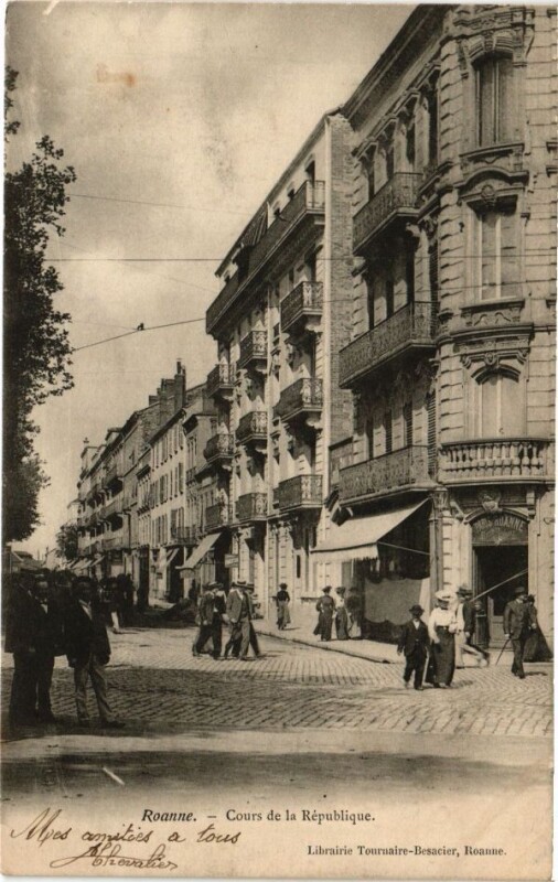 Carte postale ancienne Roanne - Cours de la République à Roanne