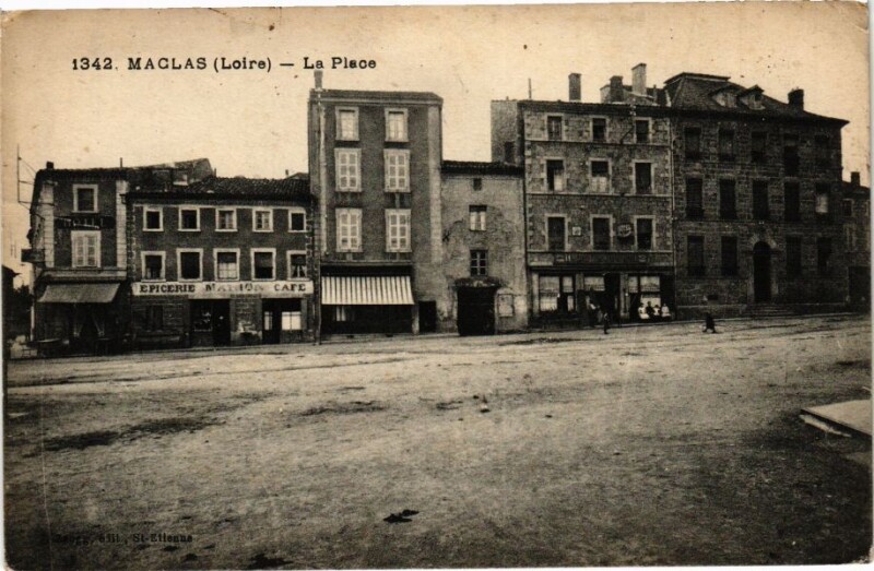 Carte postale ancienne Maclas - La Place à Maclas
