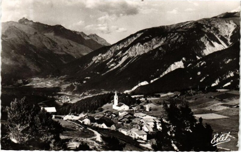 Carte postale ancienne Sardieres - Vue générale le Roc Noir