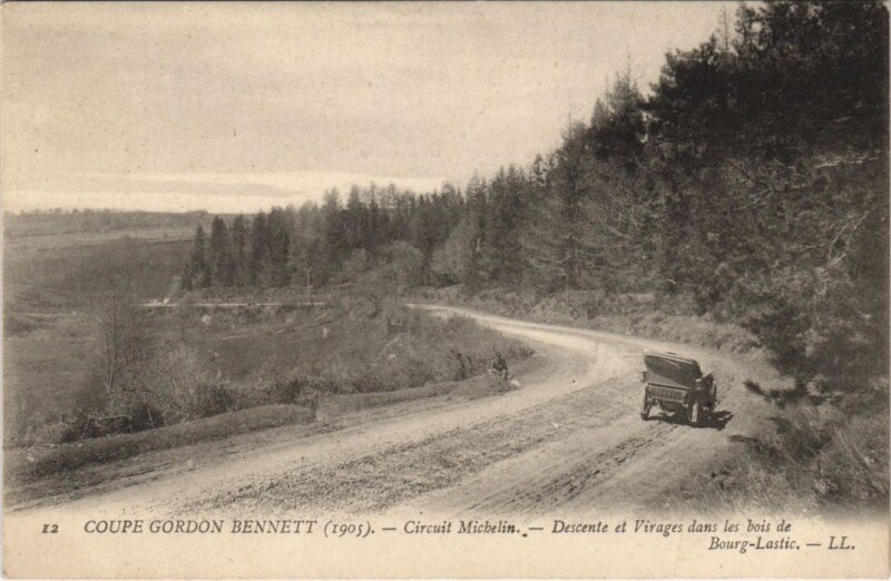 Carte postale ancienne Bourg-Lastic Descente et Virages dans les Bois - Circuit Michelin à Bourg-Lastic