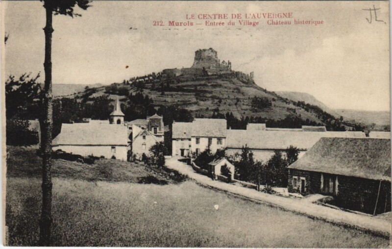 Carte postale ancienne Murols Entree du Village - Chateau à Murol