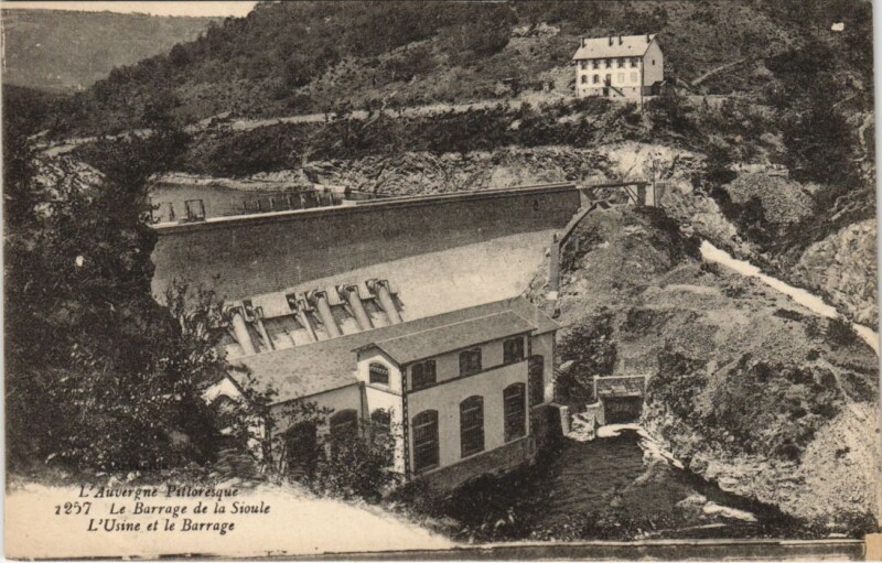 Carte postale ancienne Le Barrage de la Sioule - L'Usine et le Barrage