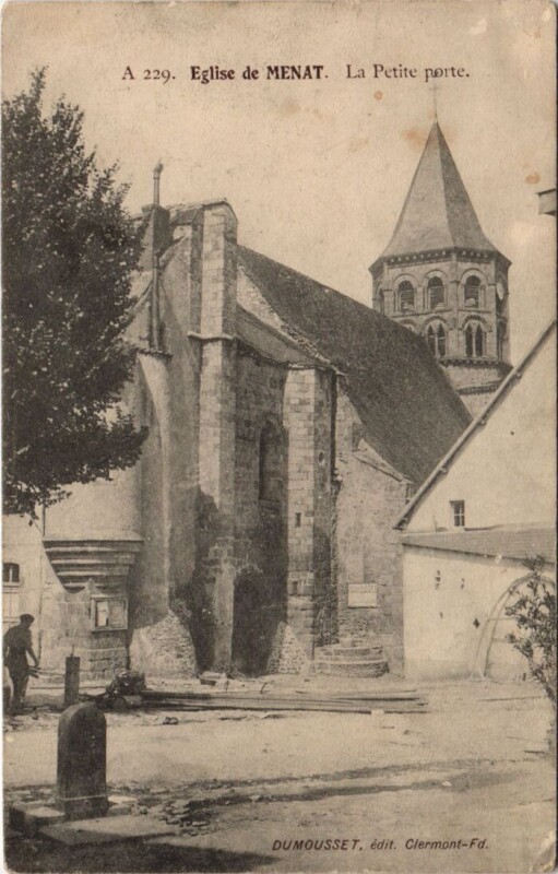 Carte postale ancienne Menat Eglise - Le Petite Porte à Menat