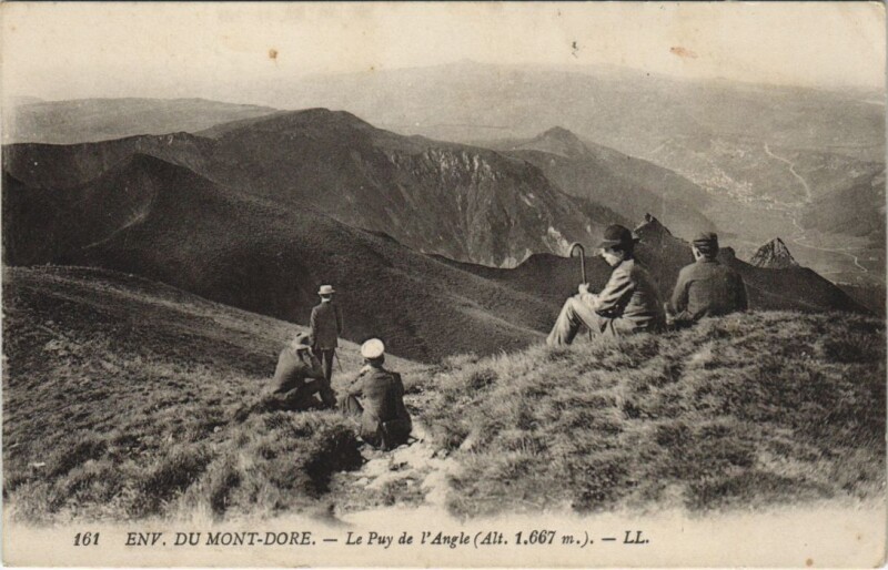 Carte postale ancienne Le Mont-Dore Env. - Le Puy de l'Angle à Mont-Dore