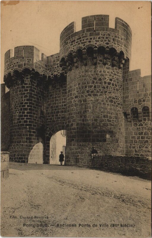 Carte postale ancienne Pontgibaud Ancienne Porte de Ville à Pontgibaud