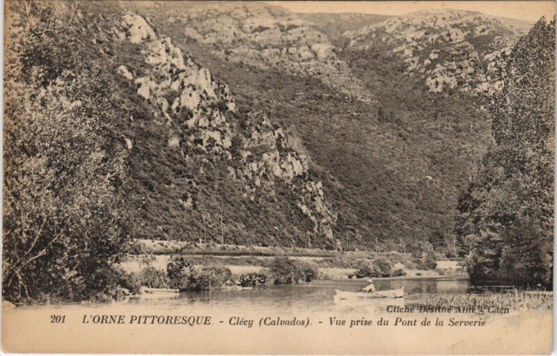 Carte postale ancienne Clecy Vue prise du Pont de la Serviere