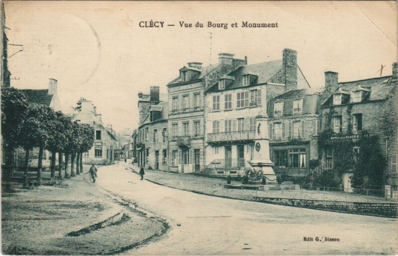 Carte postale ancienne Clecy Vue du Bourg et Monument