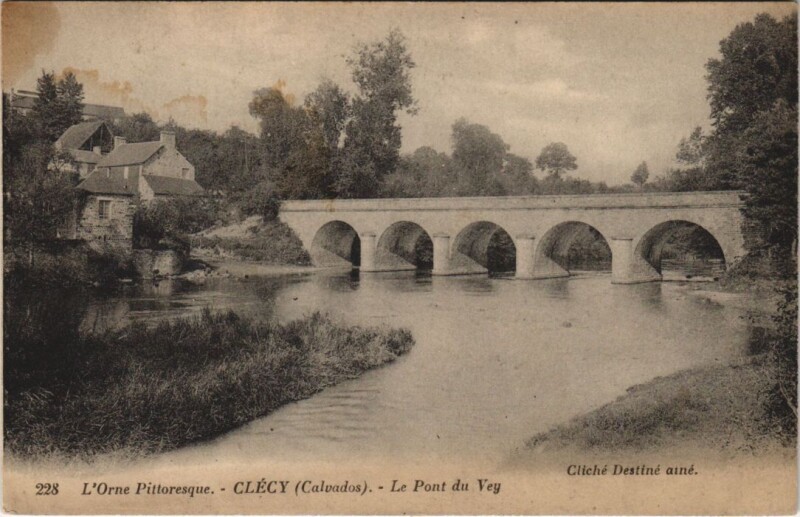 Carte postale ancienne Clecy Le Pont du Vey