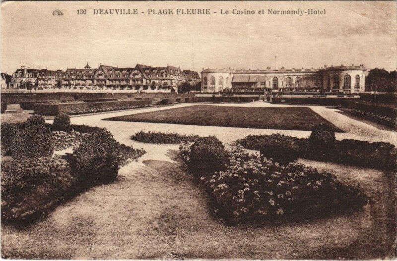 Carte postale ancienne Deauville Le Casino et Normandy-Hotel à Deauville