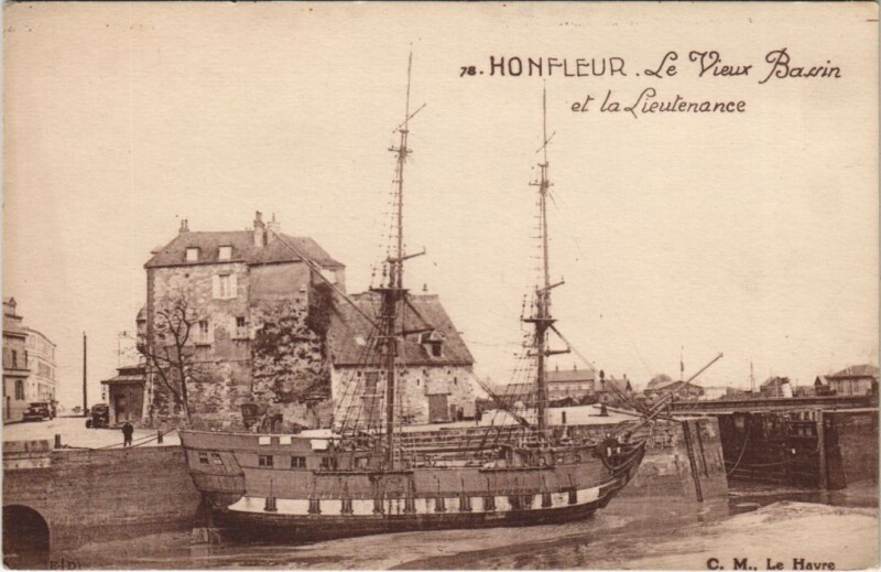 Carte postale ancienne Honfleur Le Vieux Bassin et le Lieutenance à Honfleur