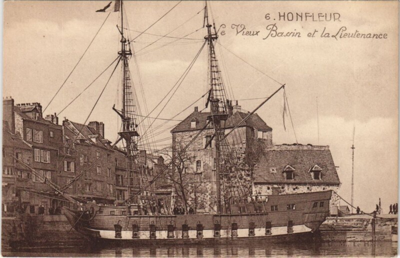 Carte postale ancienne Honfleur Le Vieux Bassin et le Lieutenance à Honfleur