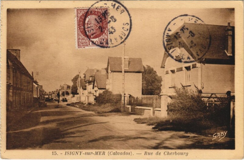 Carte postale ancienne Isigny-sur-Mer Rue de Cherbourg à Isigny-sur-Mer