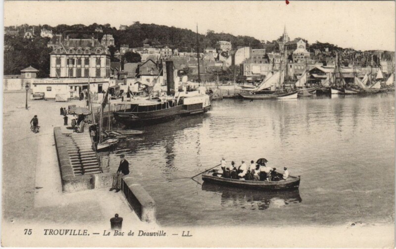 Carte postale ancienne Trouville Le Bac de Deauville à Deauville