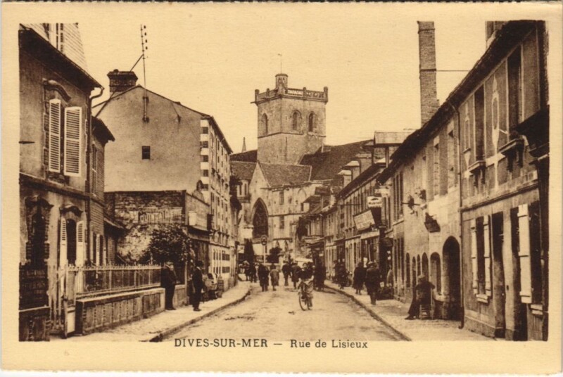 Carte postale ancienne Dives Rue de Lisieux à Lisieux