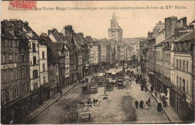 Carte postale ancienne Lisieux Place Victor-Hugo à Lisieux