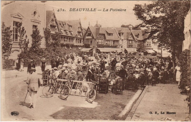 Carte postale ancienne Deauville La Potiniere à Deauville