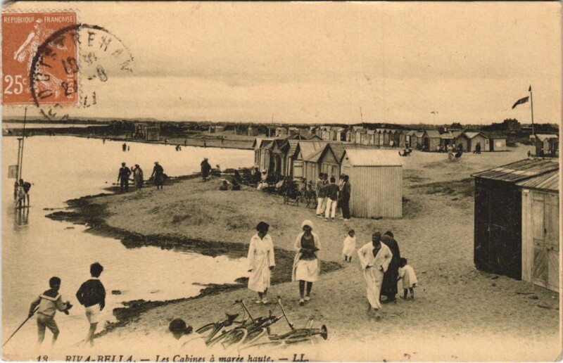 Carte postale ancienne Ouistreham Riva-Bella - Les Cabines a Maree Haute à Ouistreham