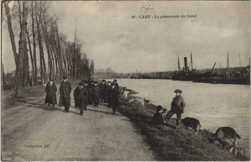 Carte postale ancienne Caen La Promenade du Canal