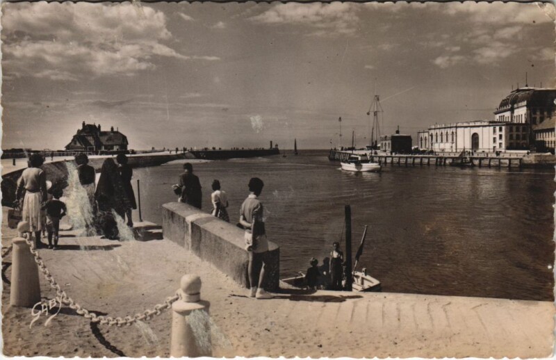 Carte postale ancienne Trouville Deauville - Les Jetees à Deauville