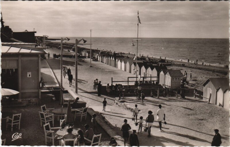 Carte postale ancienne Lion-sur-Mer La Digue à Lion-sur-Mer