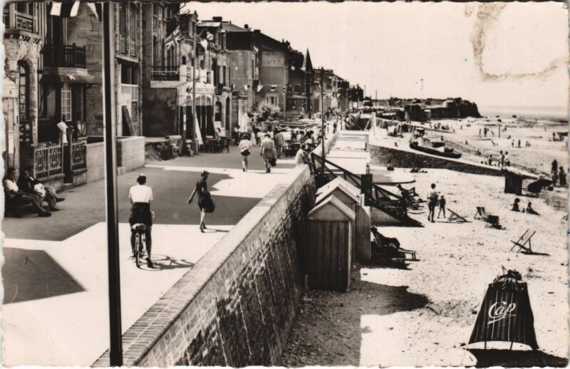 Carte postale ancienne Saint-Aubin La Digue et la Plage