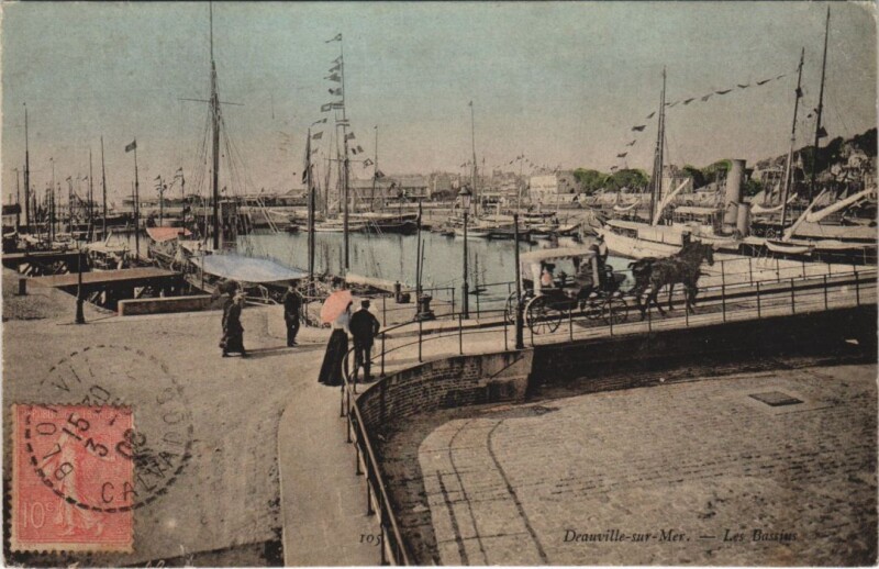 Carte postale ancienne Deauville Les Bassins à Deauville