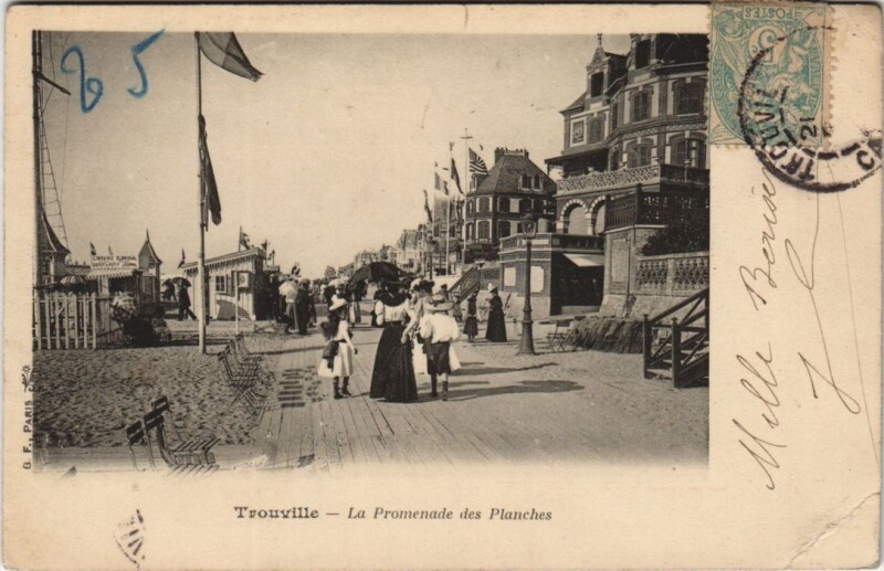 Carte postale ancienne Trouville La Promenade des Planches