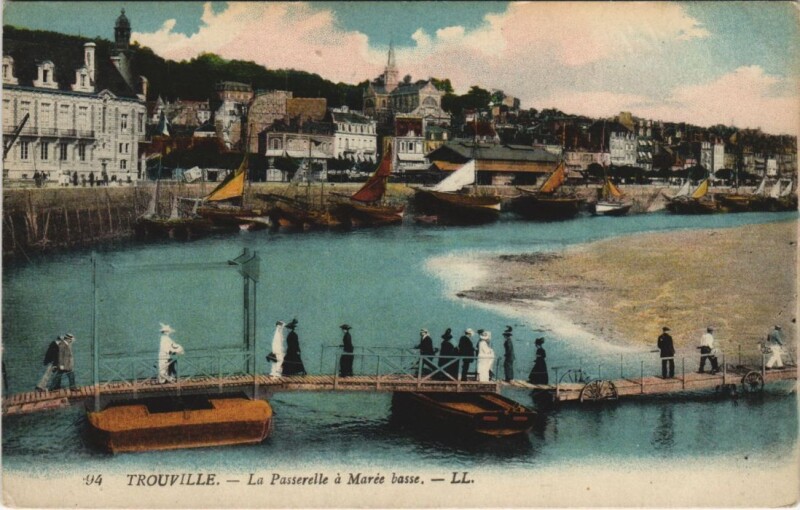Carte postale ancienne Trouville La Passerelle a Maree Basse