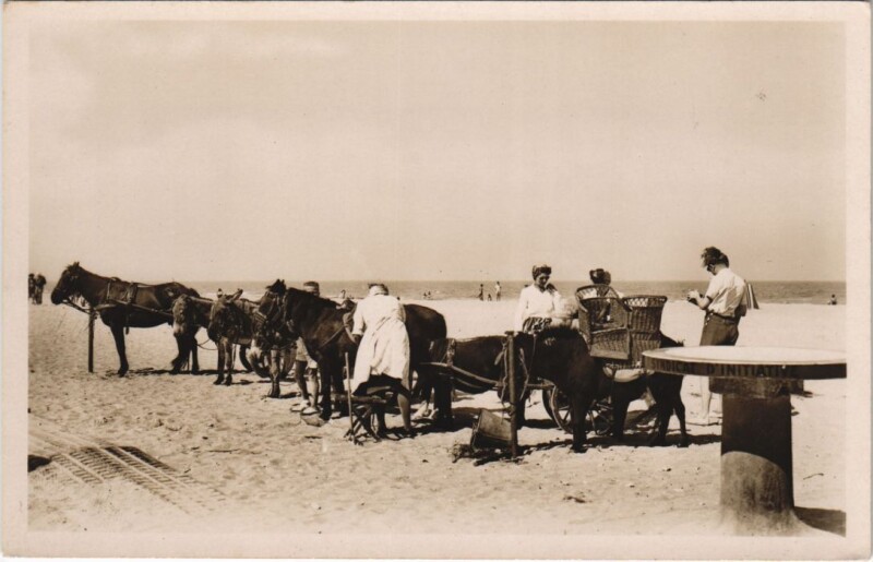 Carte postale ancienne Ouistreham Riva-Bella - Table d'Orientation et la Plage à Ouistreham