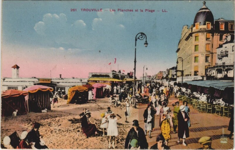 Carte postale ancienne Trouville Les Planches et la Plage
