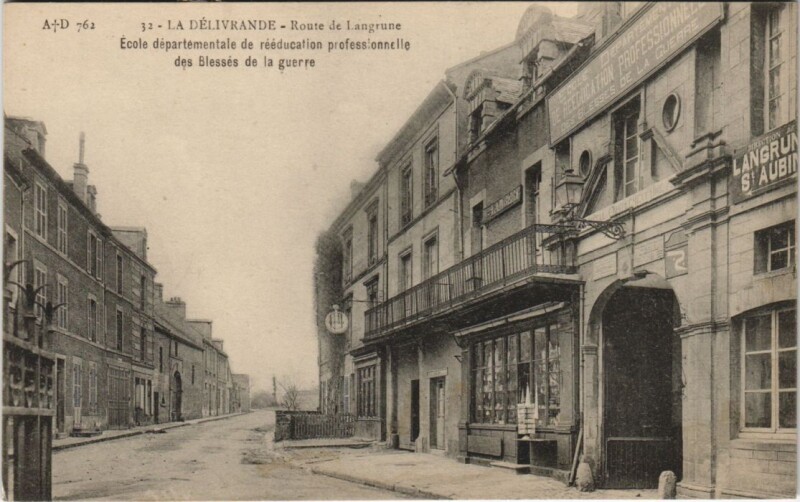 Carte postale ancienne La Delivrande Route de Langrune
