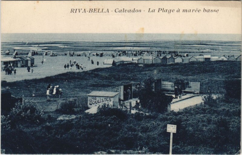 Carte postale ancienne Ouistreham Riva-Bella - La Plage a Maree Basse à Ouistreham