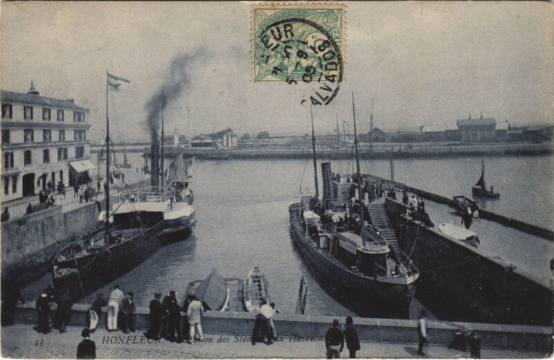 Carte postale ancienne Honfleur Harbour Scene à Honfleur