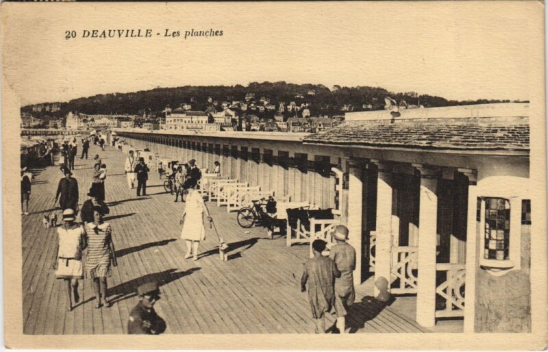 Carte postale ancienne Deauville Les Planches à Deauville