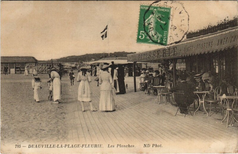Carte postale ancienne Deauville Les Planches à Deauville